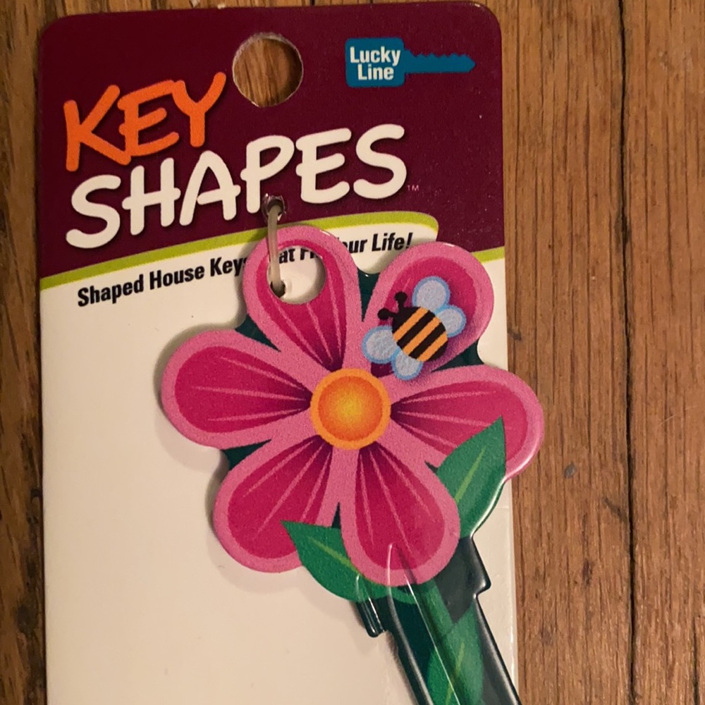 Customizable Key - Flower - Picture 5 of 5